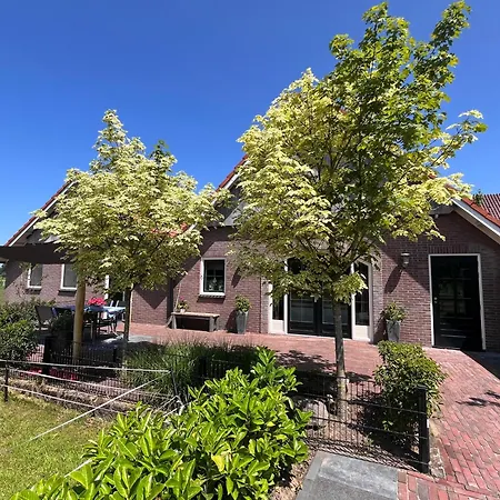 Vakantiewoning 't Veldzicht 度假居 *